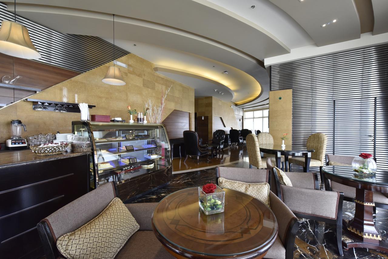 阿瓦利屋国际酒店 塔伊夫 外观 照片 The lounge at the airport